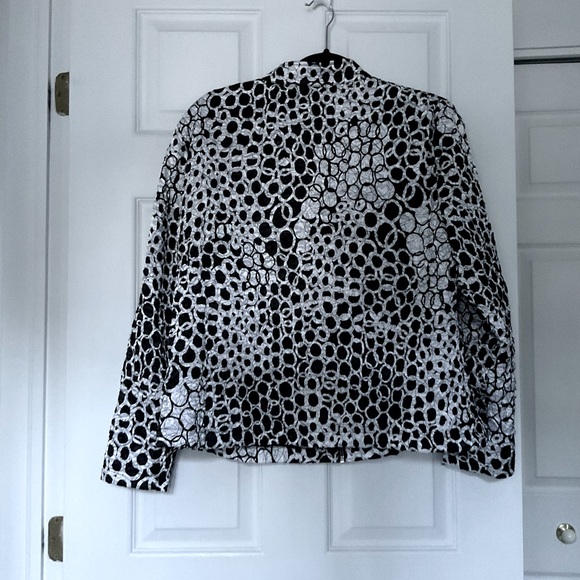 Vest with a zipper, grey/white and black, crumple aspect, with two sides pockets - Picture 6 of 7